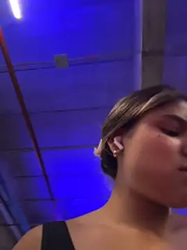 Snapshot of SaraParisi chatting on November 2025 05:17:02 PM SaraParisi online show from November 2025 05:17:02 PM