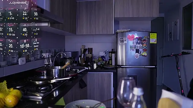 Snapshot of SaraParisi chatting on November 2025 10:13:01 PM SaraParisi online show from November 2025 10:13:01 PM