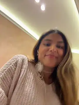 Snapshot of SaraParisi chatting on December 2025 10:15:01 PM SaraParisi online show from December 2025 10:15:01 PM