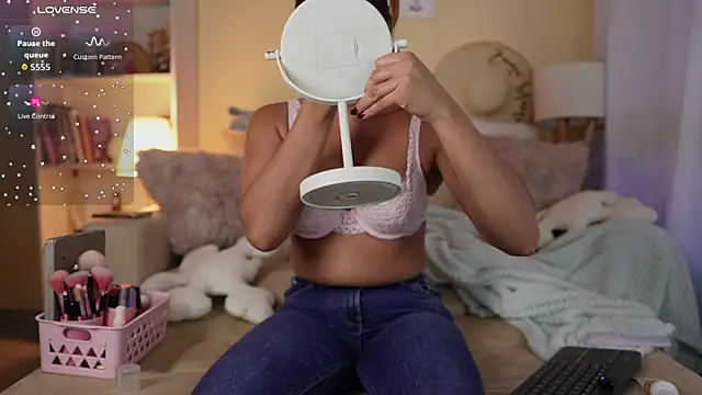 Snapshot of SaraParisi chatting on November 2025 10:48:01 PM SaraParisi online show from November 2025 10:48:01 PM