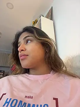 SaraParisi online show from March 2026 11:49:02 PM