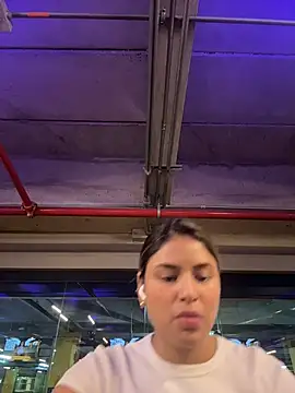 Snapshot of SaraParisi chatting on November 2025 04:21:02 PM SaraParisi online show from November 2025 04:21:02 PM