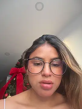 Snapshot of SaraParisi chatting on November 2025 10:09:02 PM SaraParisi online show from November 2025 10:09:02 PM