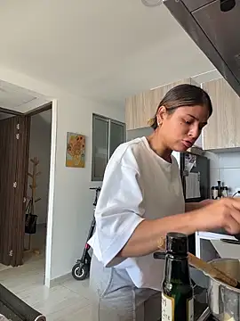 Snapshot of SaraParisi chatting on December 2025 07:35:01 PM SaraParisi online show from December 2025 07:35:01 PM