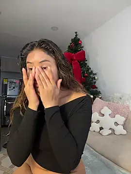 Snapshot of SaraParisi chatting on December 2025 10:22:02 PM SaraParisi online show from December 2025 10:22:02 PM