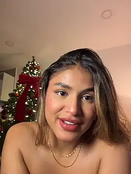Snapshot of SaraParisi chatting on December 2025 11:43:01 PM SaraParisi online show from December 2025 11:43:01 PM