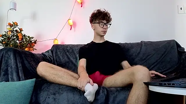 Joseph  Quinn online show from February 2026 01:36:01 AM