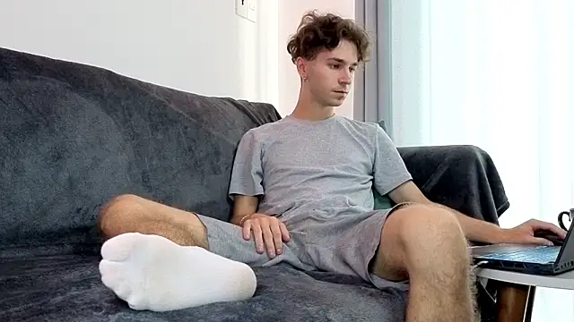 Joseph  Quinn online show from March 2026 05:29:02 AM