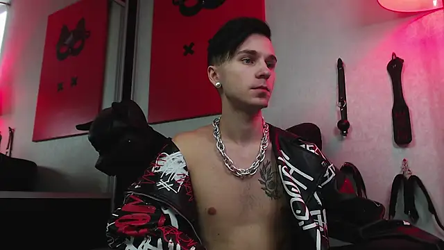 Joseph  Quinn online show from February 2025 11:09:01 AM