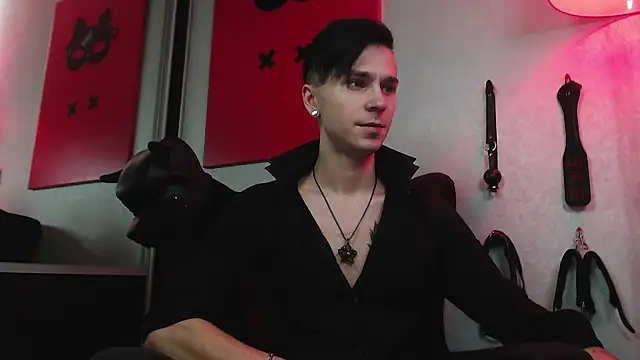Joseph  Quinn online show from February 2025 11:05:02 AM