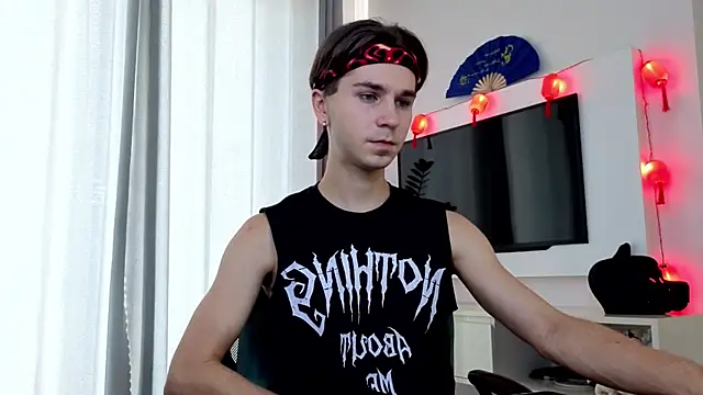 Joseph  Quinn online show from April 2026 01:23:01 AM