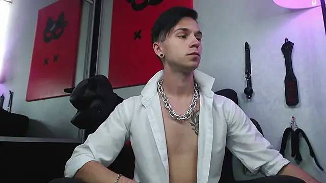 Joseph  Quinn online show from February 2025 11:13:01 AM