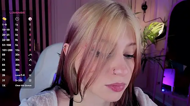 Snapshot of arielabradberry chatting on September 2025 12:27:02 PM arielabradberry online show from September 2025 12:27:02 PM