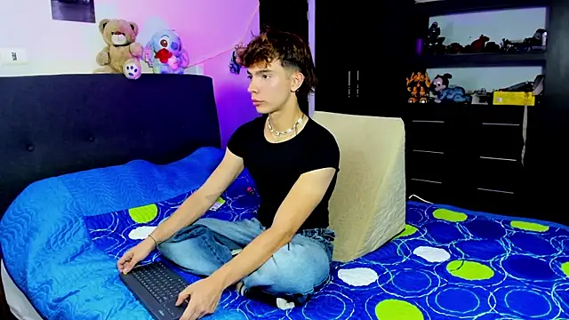 mateosantiago24 online show from July 2026 06:25:01 AM