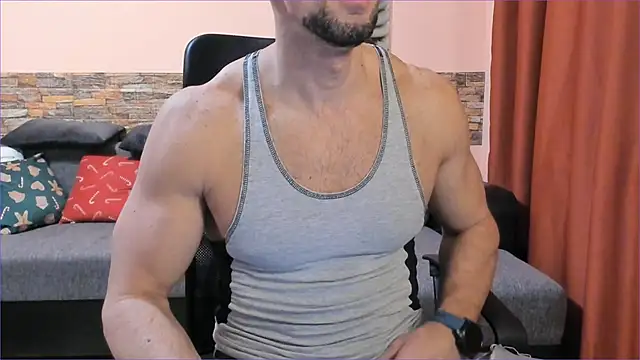 HotHunkTrainer online show from February 2025 05:09:02 PM