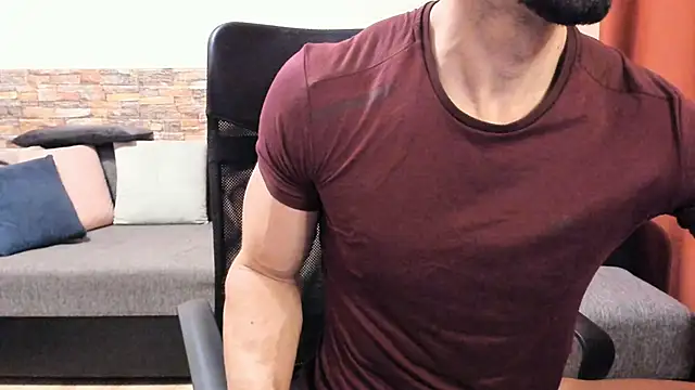 Snapshot of HotHunkTrainer chatting on November 2025 08:03:02 AM HotHunkTrainer online show from November 2025 08:03:02 AM