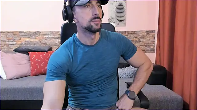 HotHunkTrainer online show from February 2025 05:30:02 PM