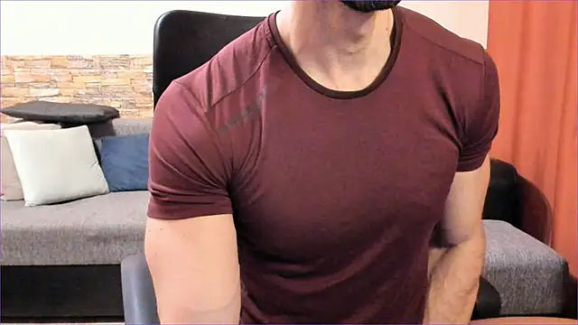 Snapshot of HotHunkTrainer chatting on November 2025 08:20:02 AM HotHunkTrainer online show from November 2025 08:20:02 AM