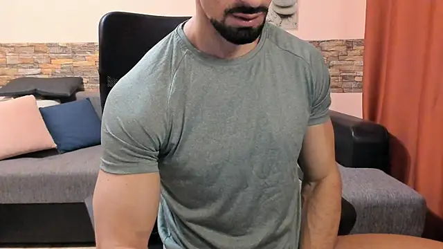 Snapshot of HotHunkTrainer chatting on November 2025 09:20:01 AM HotHunkTrainer online show from November 2025 09:20:01 AM