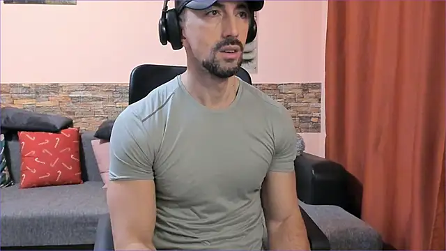 HotHunkTrainer online show from February 2025 09:21:01 AM