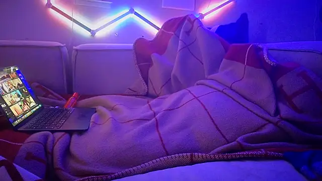 YouLikeBigDick9 online show from October 2025 06:44:01 AM
