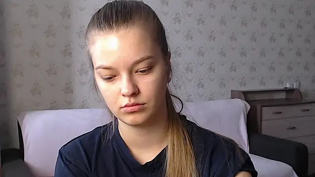 EmySway online show from October 2025 03:51:02 AM