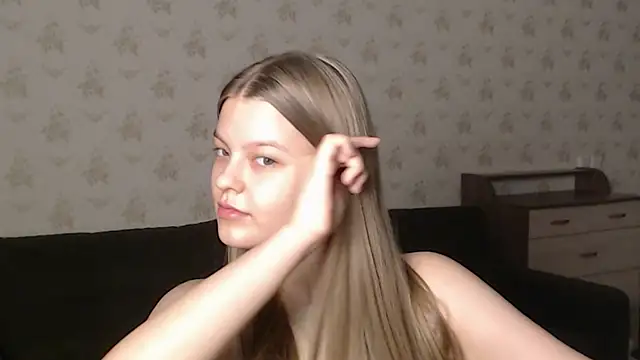EmySway online show from March 2025 06:01:01 PM