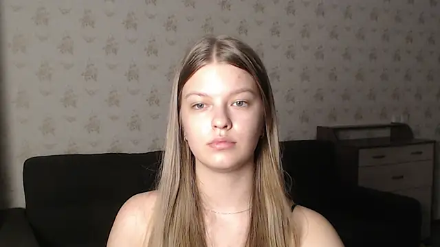 EmySway online show from December 2024 09:30:01 PM