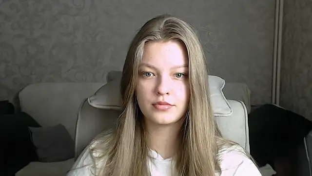 EmySway online show from February 2025 01:13:01 AM