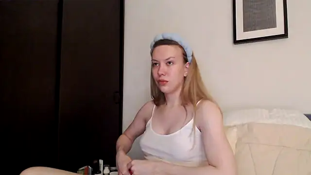 Snapshot of Scarlettford chatting on November 2025 01:37:02 PM Scarlettford online show from November 2025 01:37:02 PM