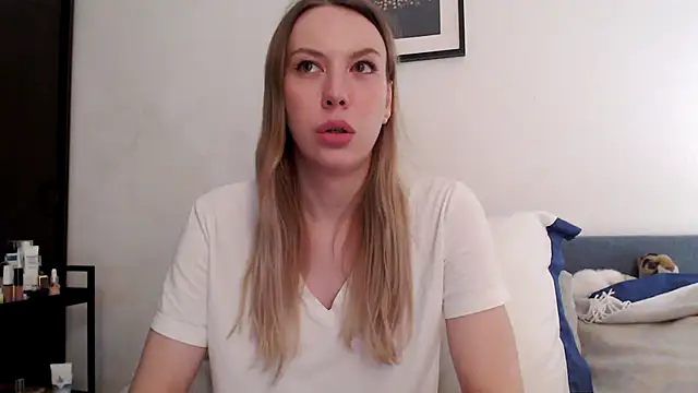 Snapshot of Scarlettford chatting on April 2026 04:36:02 PM Scarlettford online show from April 2026 04:36:02 PM