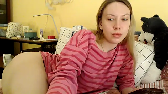 Snapshot of Scarlettford chatting on February 2025 04:07:01 PM Scarlettford online show from February 2025 04:07:01 PM