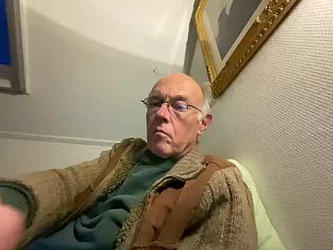 Snapshot of martxxxxx chatting on December 2024 04:06:01 PM martxxxxx online show from December 2024 04:06:01 PM