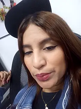 AnthonelaDuque online show from December 2025 12:48:01 AM