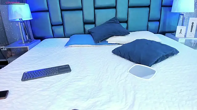 AnthonelaDuque online show from September 2025 12:05:01 PM