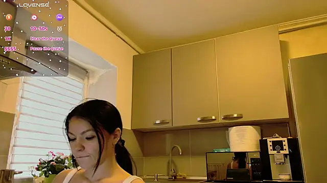 Snapshot of alisoncassie chatting on April 2026 05:03:01 AM alisoncassie online show from April 2026 05:03:01 AM
