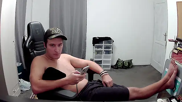 PKrisztian online show from October 2025 11:47:01 PM