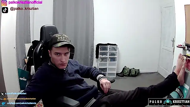 PKrisztian online show from November 2025 10:32:01 PM