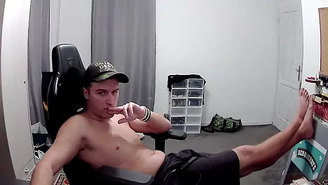 PKrisztian online show from November 2025 07:24:02 PM