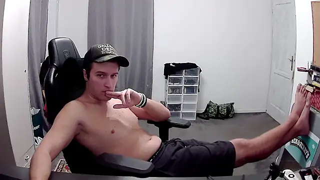 PKrisztian online show from November 2025 09:18:01 PM