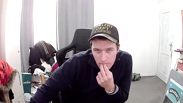 PKrisztian online show from February 2026 06:05:01 PM