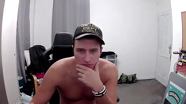 PKrisztian online show from October 2025 08:43:02 PM