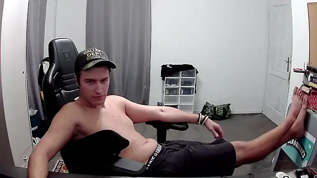 PKrisztian online show from October 2025 03:30:01 PM