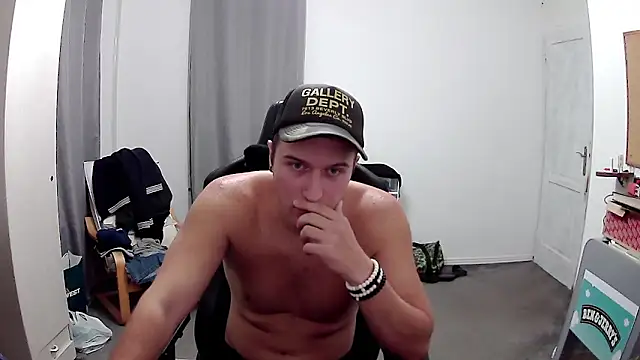 PKrisztian online show from October 2025 04:55:02 PM