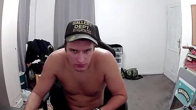 PKrisztian online show from October 2025 09:39:01 PM