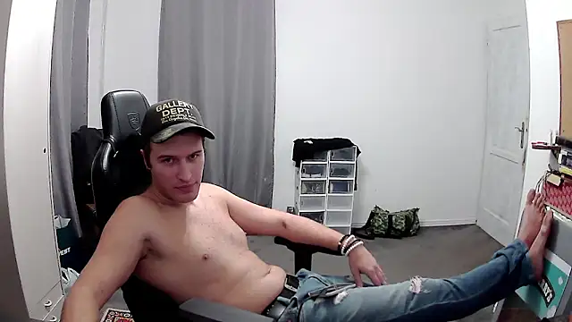 PKrisztian online show from October 2025 06:51:01 PM