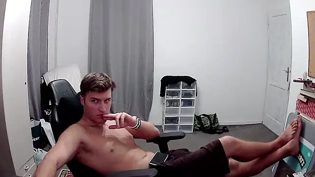 PKrisztian online show from September 2025 08:31:01 PM