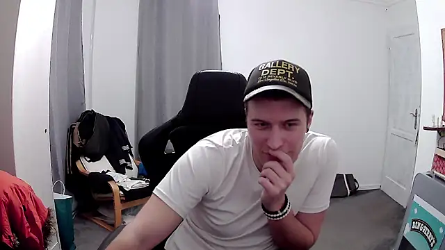 PKrisztian online show from April 2026 02:01:01 AM