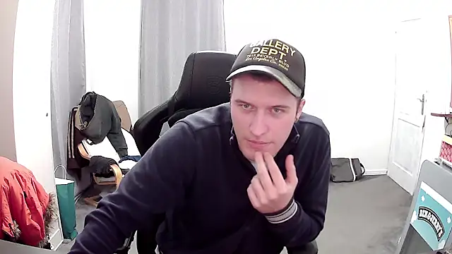 PKrisztian online show from April 2026 11:53:01 PM