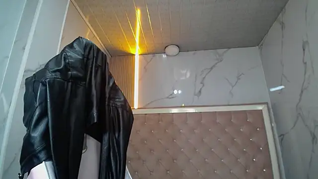 skeler lovd b  online show from April 2026 12:39:01 AM